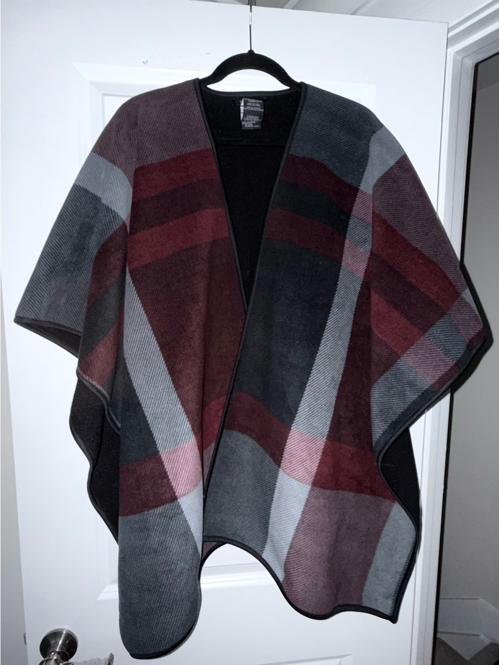 Women’s Plaid Knit Poncho Sweater - Gray & Burgundy